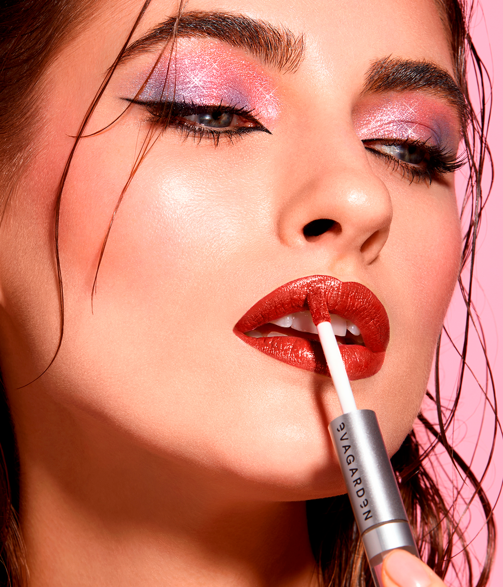 Evagarden Ultra Lasting Lip Cream 727 Red Fame, on model