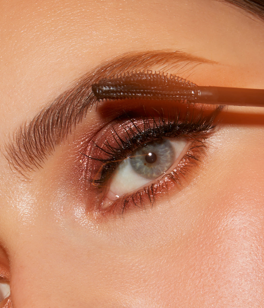 Evagarden Amazing Mascara, on model