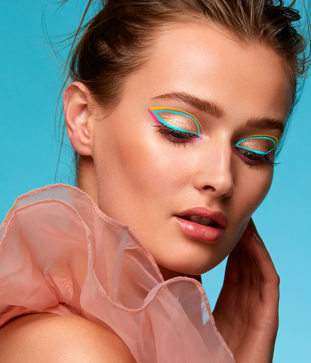 Evagarden Celestial Eye Shadow 246 Champagne, on model
