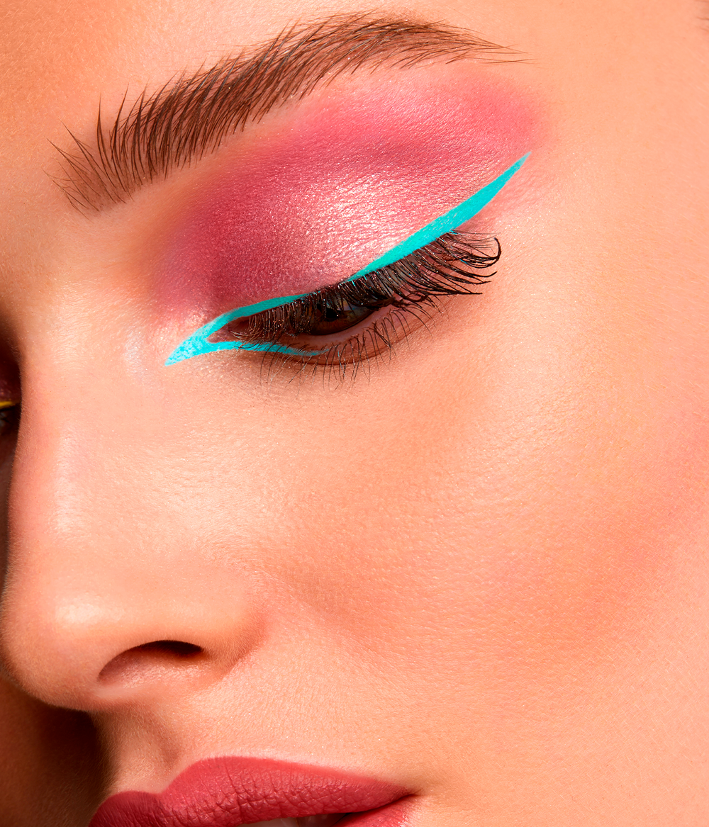 Evagarden Celestial Eye Shadow 247 Light of Dawn, on model
