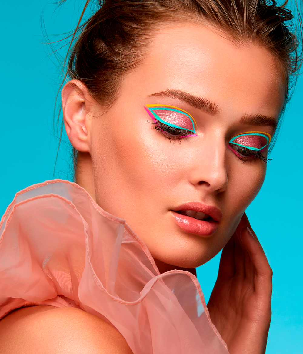 Evagarden Celestial Eye Shadow 247 Light of Dawn, on model