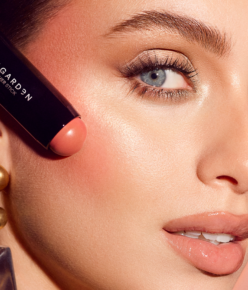 Evagarden Blusher Stick, close-up