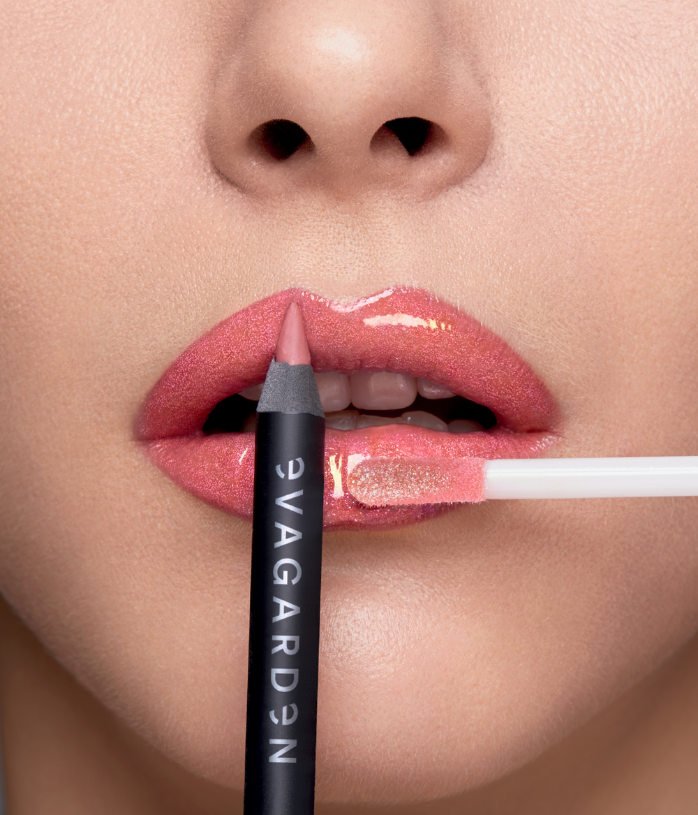 Evagarden Diamond Lip Gloss 856 Baby Pink, on model