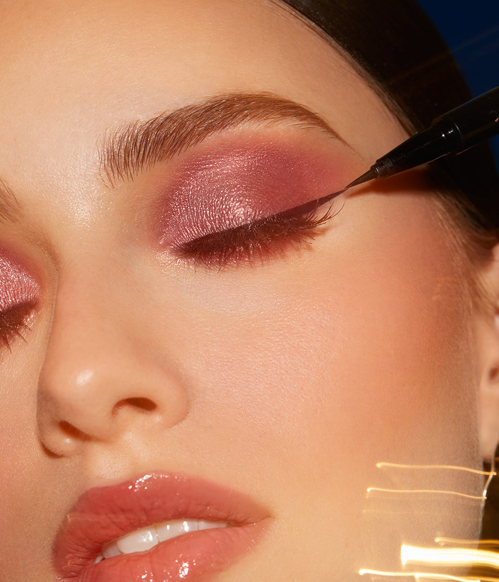 Evagarden Easy Marker Eye Liner, on model