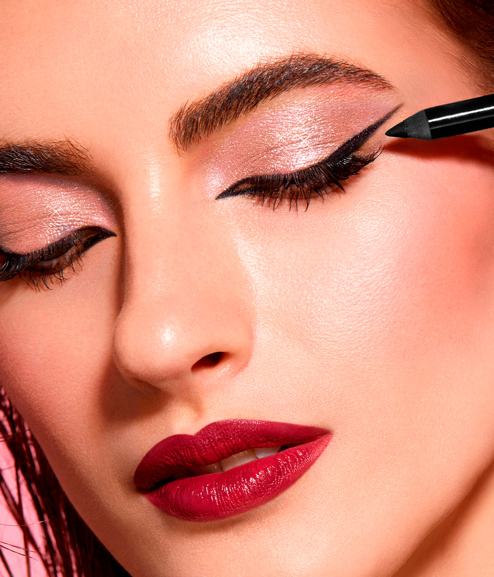 Evagarden Glaring Eye Shadow, on model