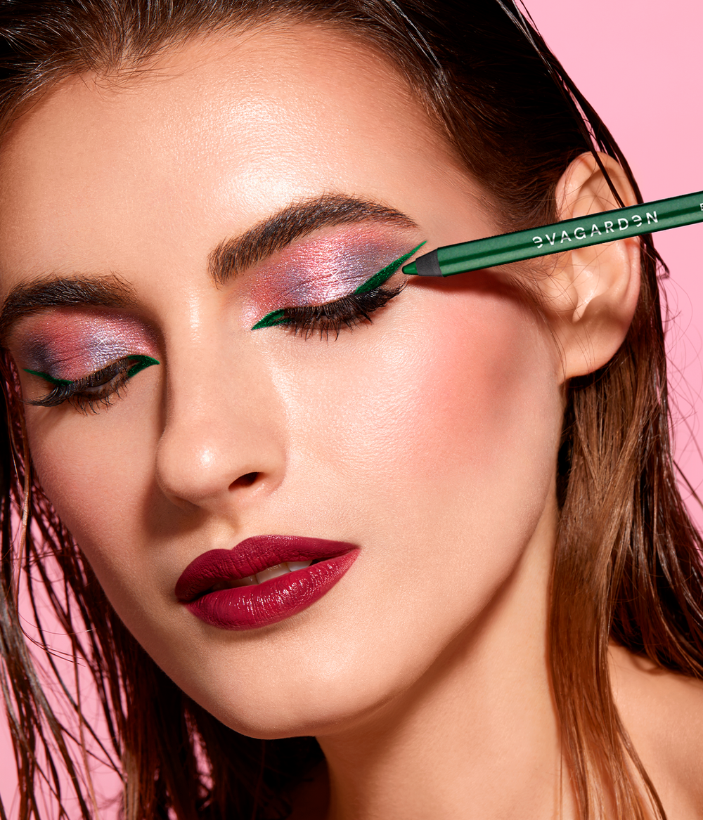 Evagarden Superlast Eye Pencil 836 Pearl Foliage, on model