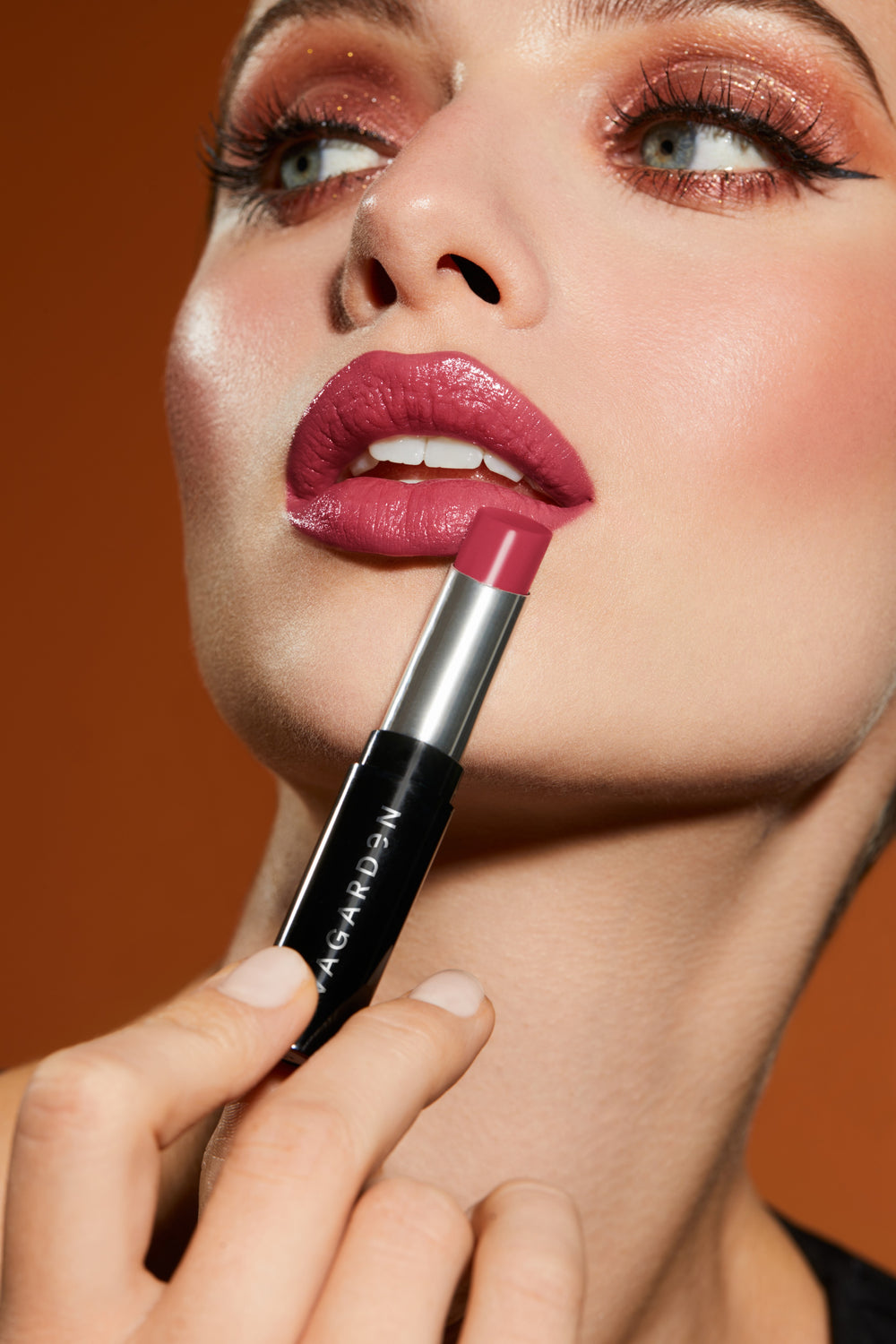 Evagarden Pleasure 3D Lipstick 504 Mineral Red, still life