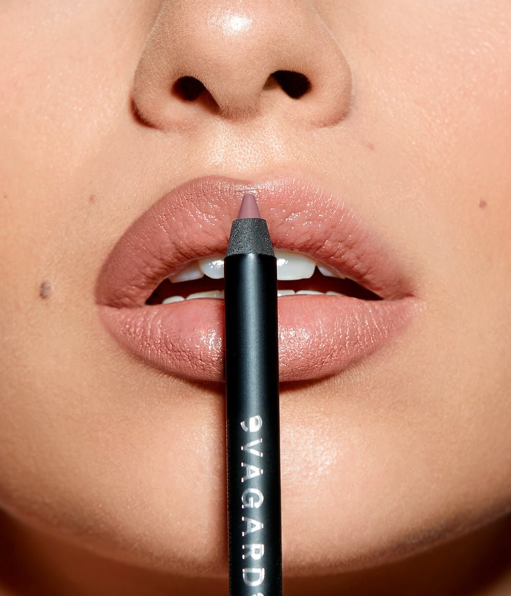 Evagarden Superlast Lip Pencil 786 Nude Light, on model