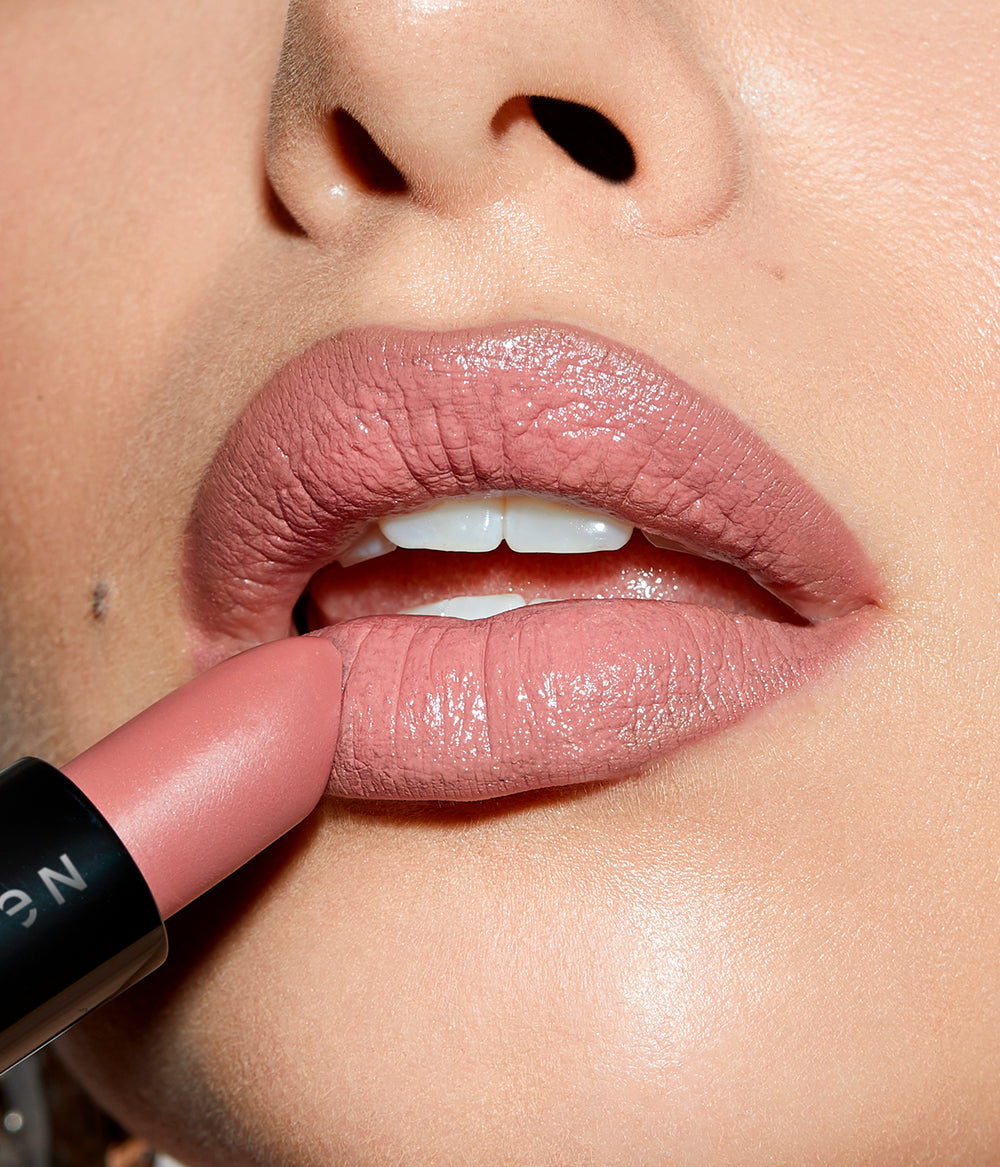 Evagarden Enjoy Lipstick 621 Baddie Pink, on model