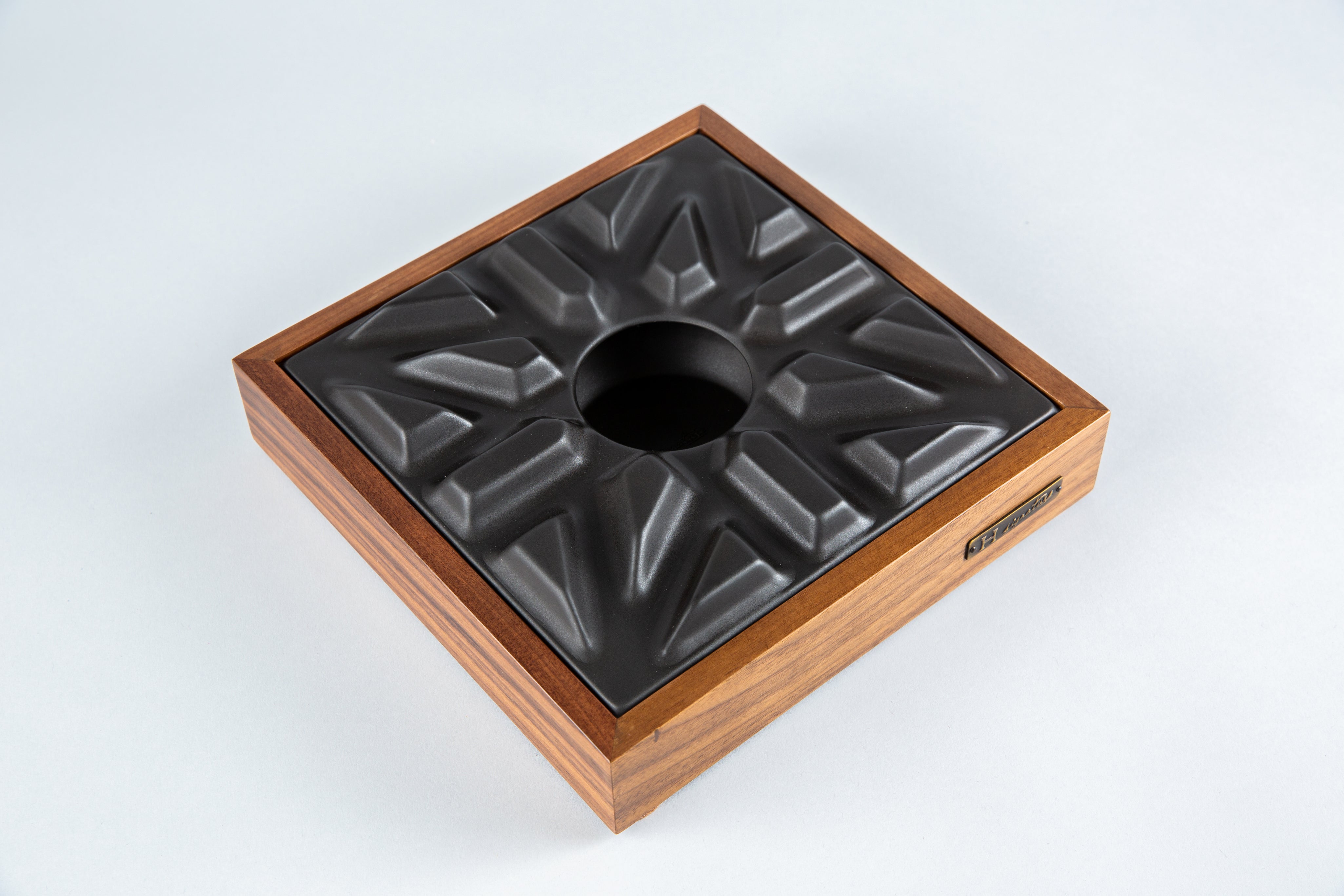 LuceroX0-LUCERODARKMATTE-WALNUTX0CIGARASHTRAY3.jpg