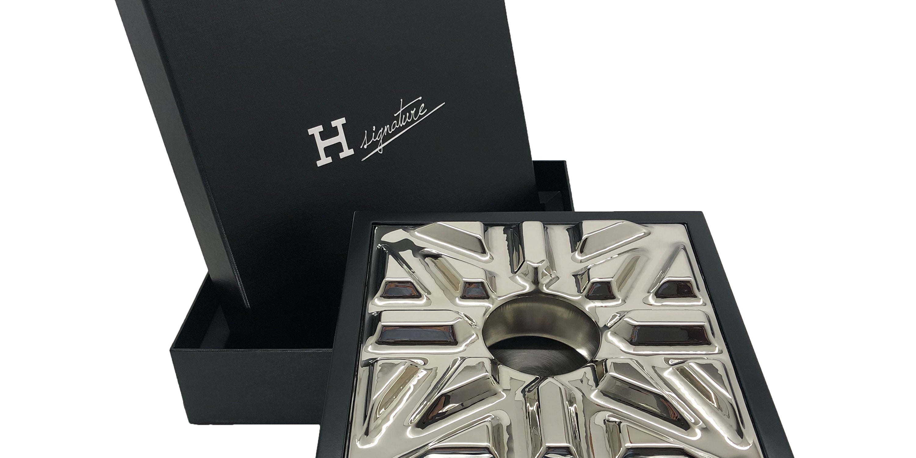 LuceroXIX-LUCERONICKELPLATED-BLACKXIXCIGARASHTRAY_1.jpg