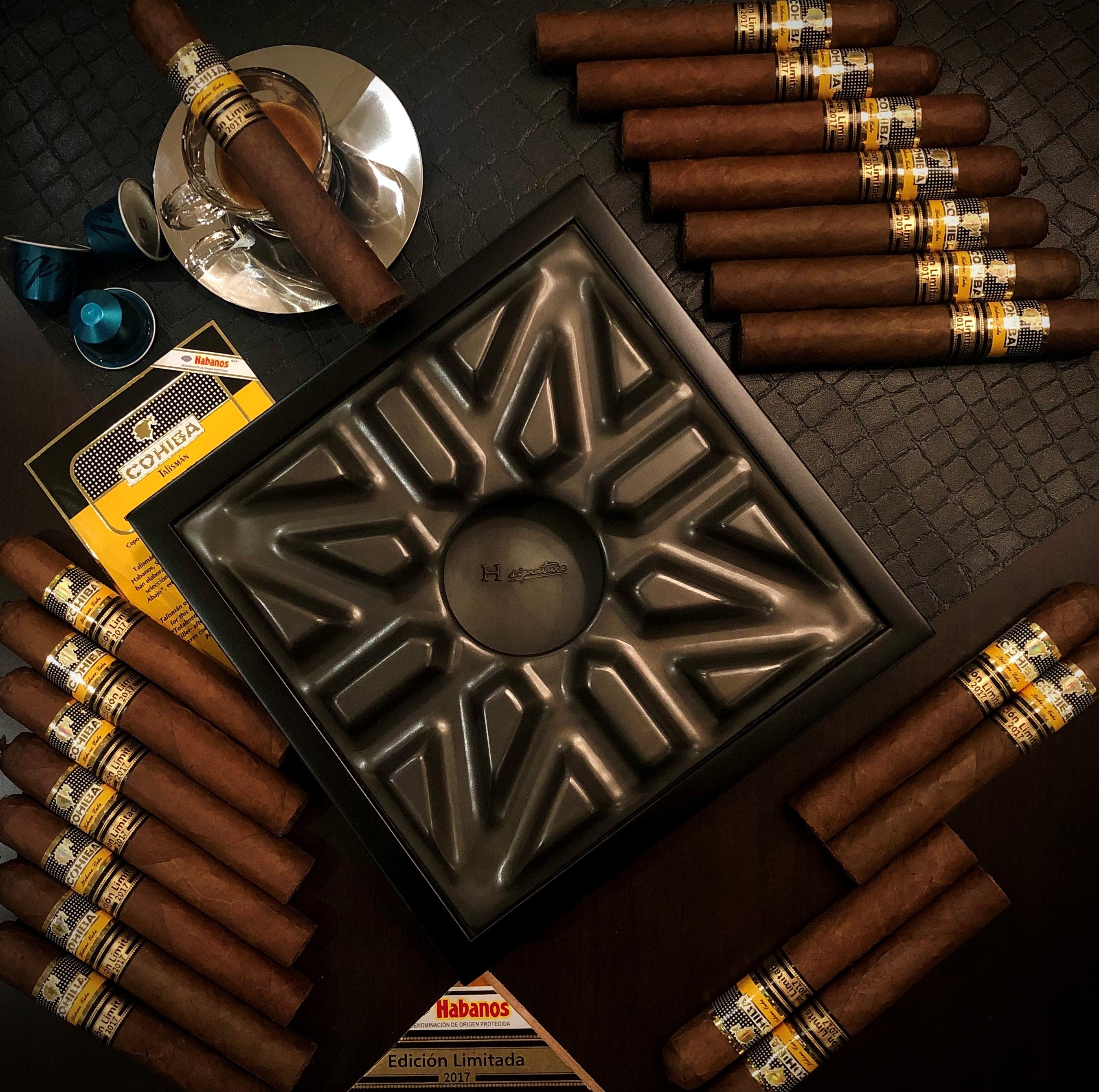 Lucero_VI_-LUCERO_DARK_MATTE_-BLACK_VI_CIGAR_ASHTRAY_01.jpg