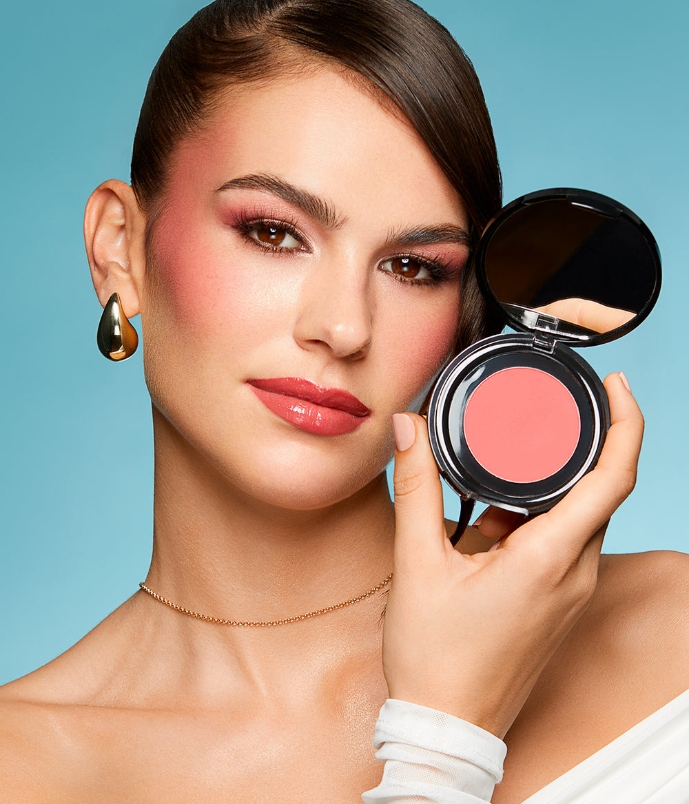 Evagarden Luxury Blush 350 Coral Haze, on model