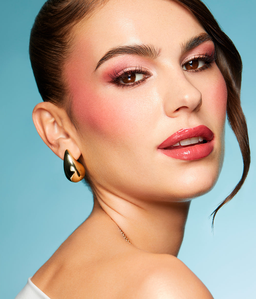 Evagarden Luxury Blush 350 Coral Haze, on model