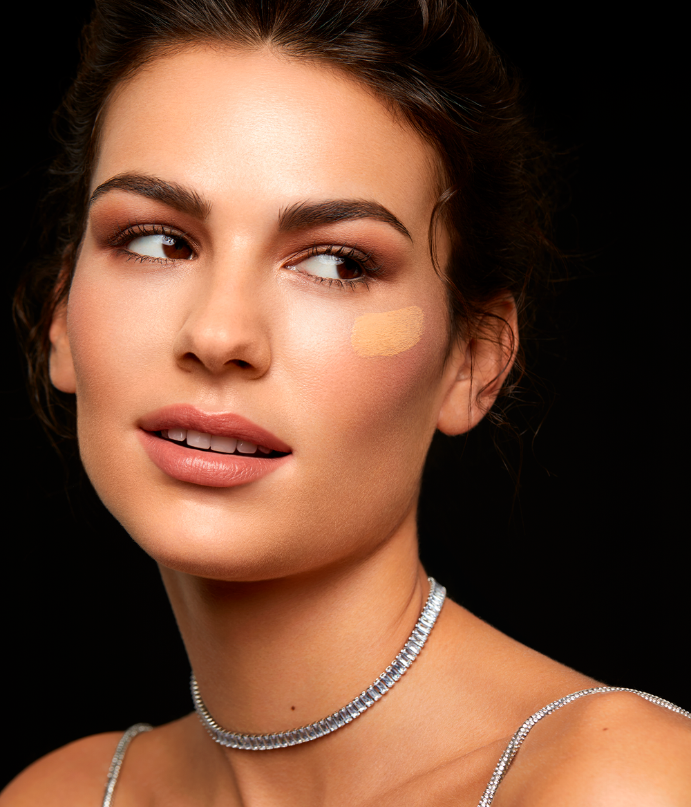 Evagarden Nude Light Foundation, on model