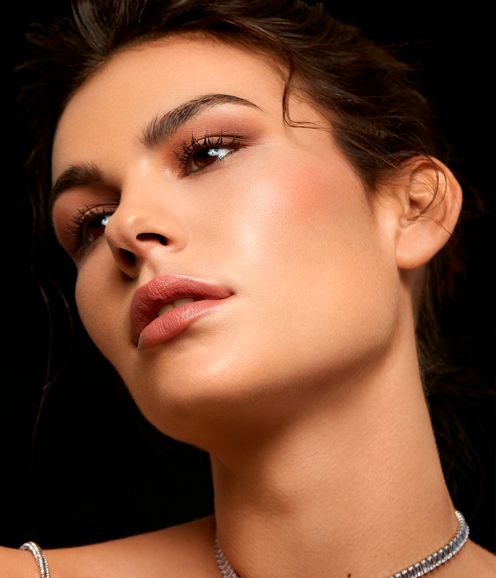 Evagarden Nude Light Foundation, on model