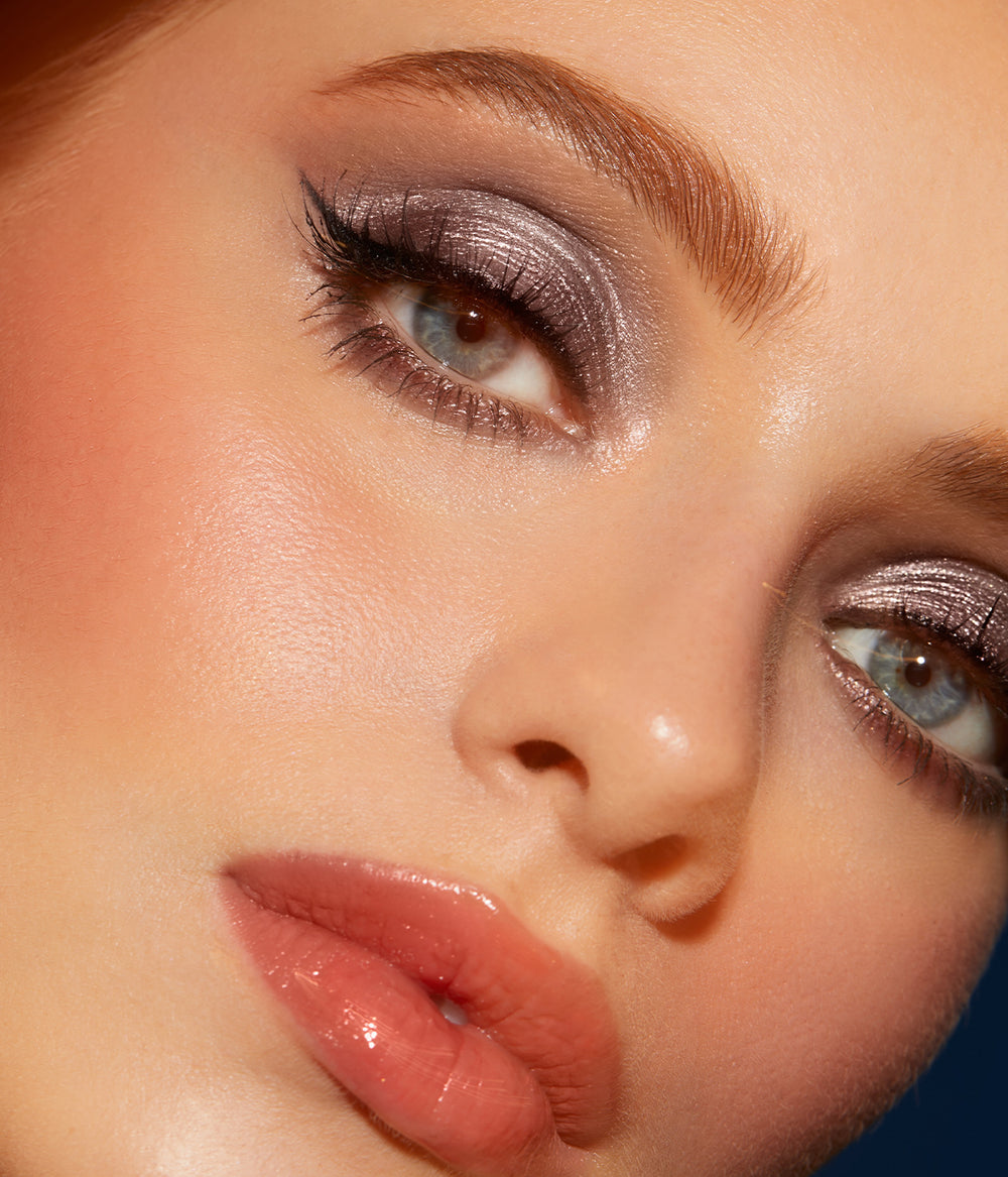 Evagarden Pearlight Eye Shadow 234 Cinder Pearl, on model