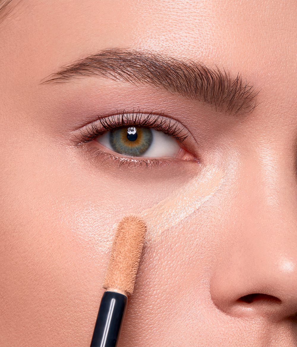 Evagarden Perfector Concealer, on model