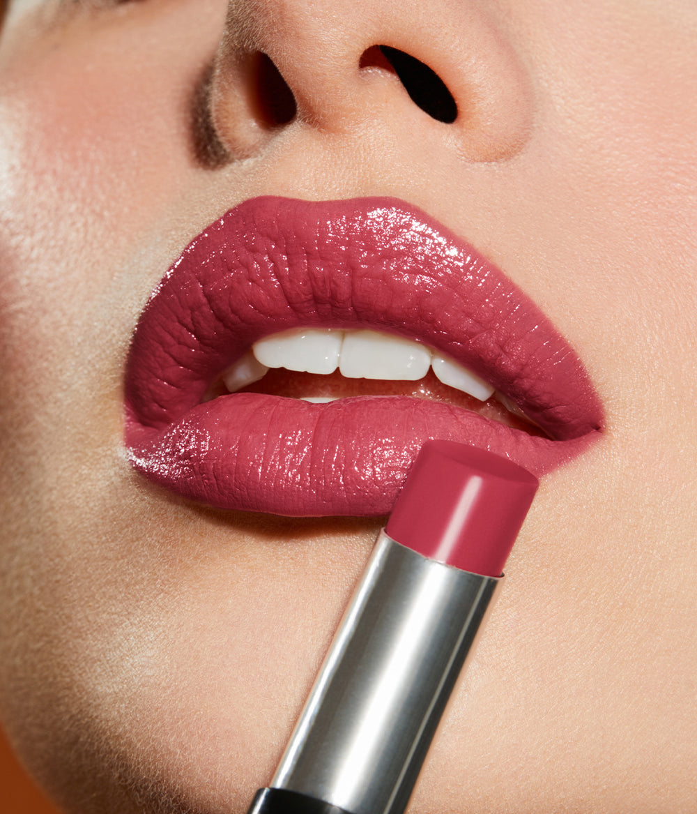 Evagarden Pleasure 3D Lipstick 504 Mineral Red, close-up