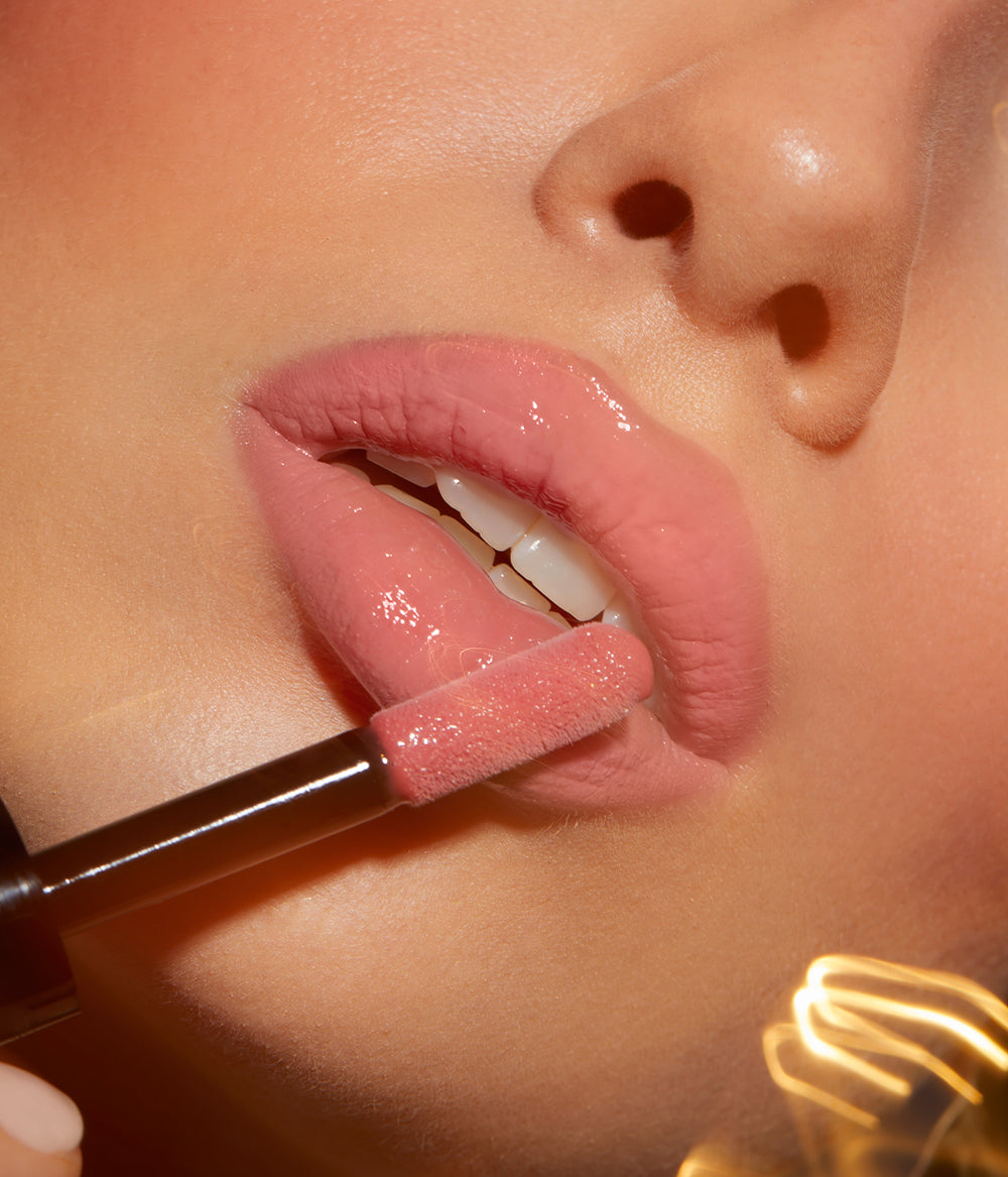Evagarden Serum Lip Gloss 827 Rose Bud, on model