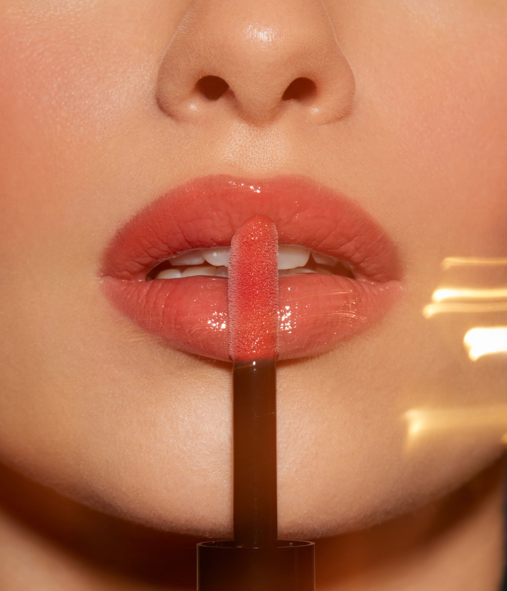 Evagarden Serum Lip Gloss 826 Granadine, on model
