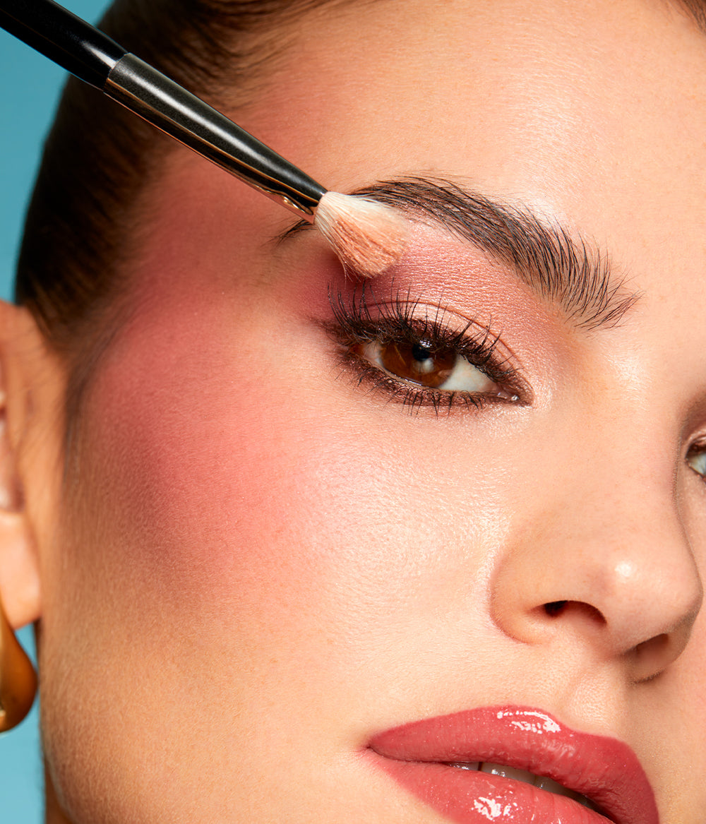 Evagarden Velvet Matte Eye Shadow, on model